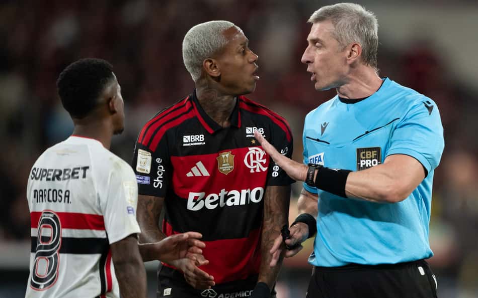 Polêmicas à parte, impedimento semiautomático cumpre objetivo em estreia no Brasileirão