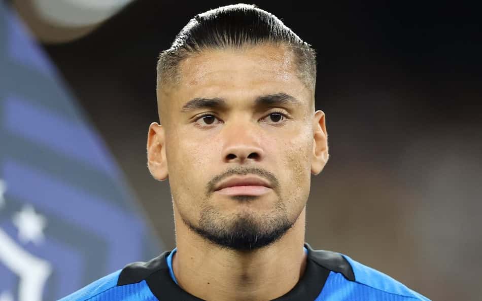 Warleson de uniforme azul em estreia pelo Botafogo