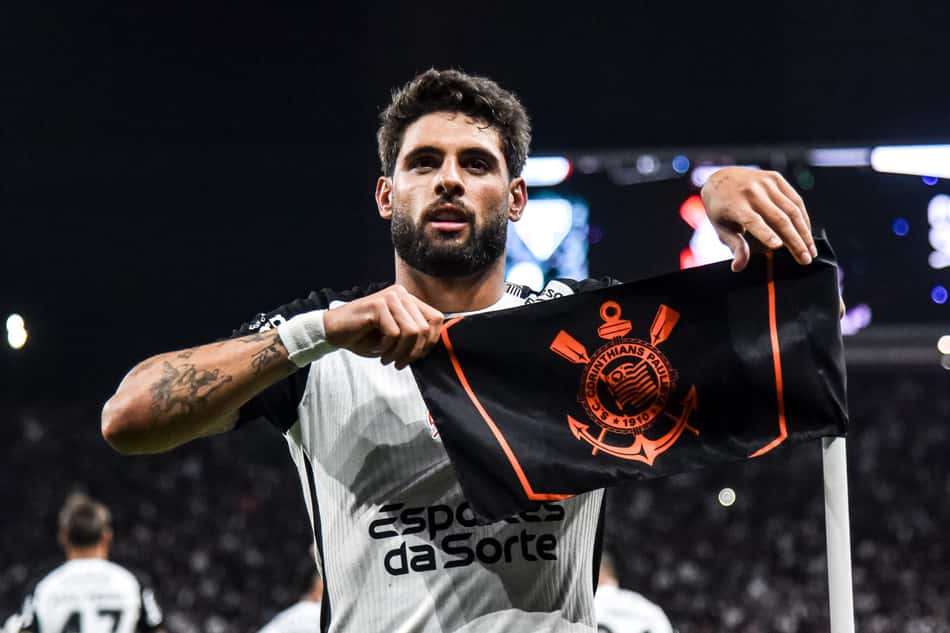 Yuri Alberto aponta para bandeira do Corinthians