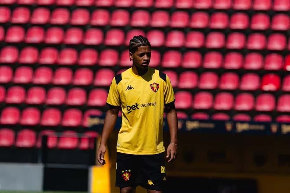 Zé Lucas em ação d pelo Sport