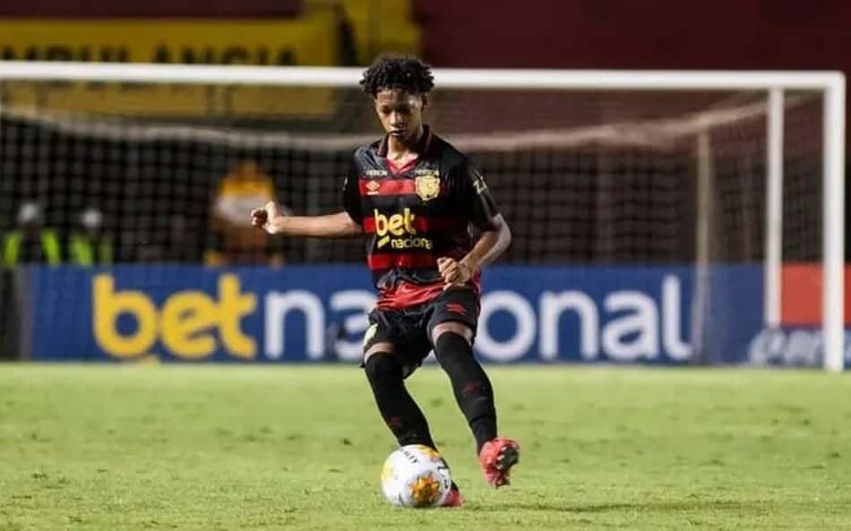 Zé Lucas em ação d pelo Sport