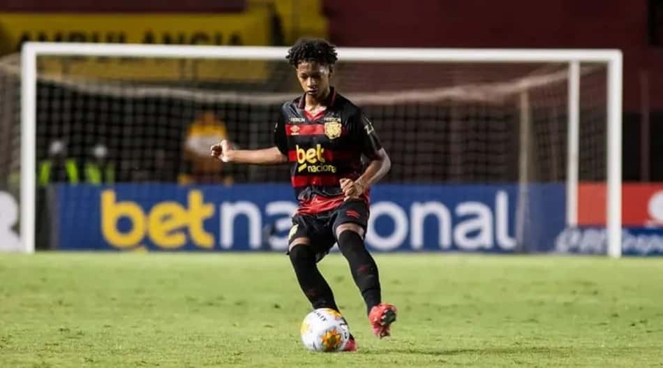 Zé Lucas em ação d pelo Sport