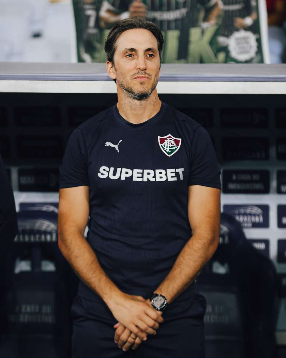 Zubeldia durante duelo entre Fluminense e Bahia