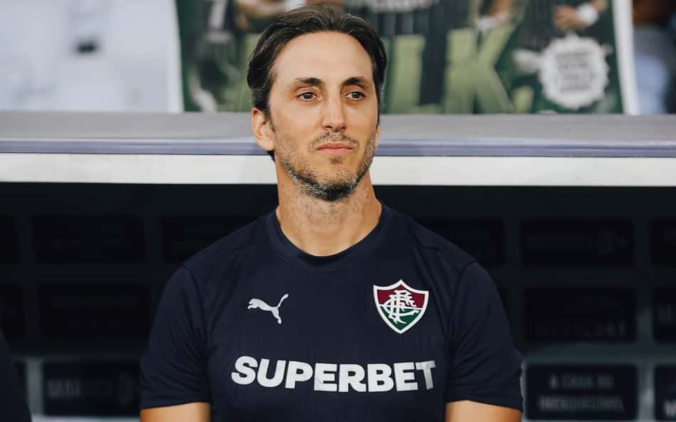 Zubeldia durante duelo entre Fluminense e Bahia
