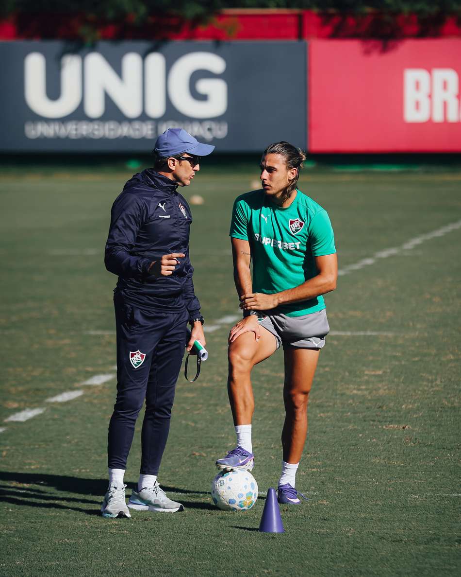 Zubeldía conversando com Canobbio no treino do Fluminense
