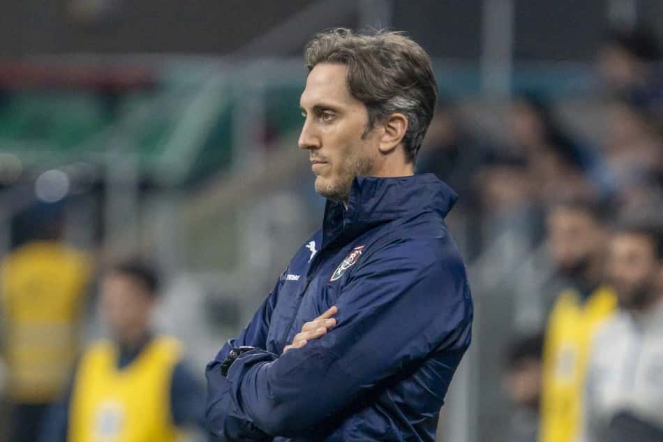 Zubeldía no comando do Fluminense durante empate contra o Grêmio