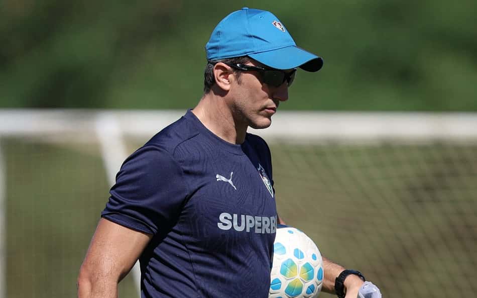 Zubeldía no treino do Fluminense no CT Carlos Castilho