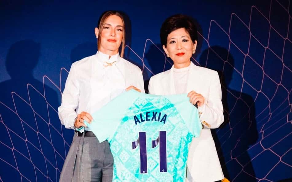 Alexia Putellas e Michele Kang durante apresentação ao London City. (London City/Divulgação)
