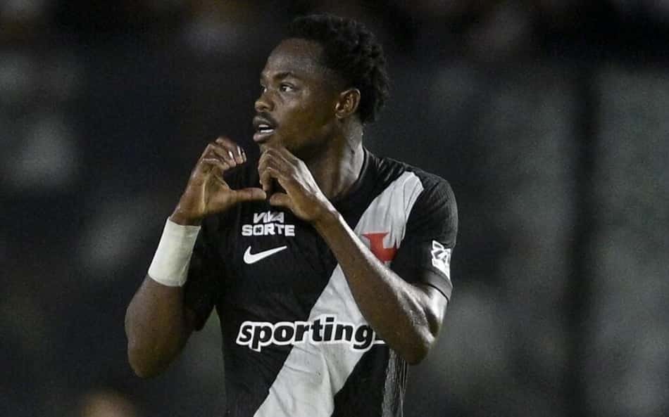 Andrés Gómez faz coração para comemorar gol marcado em Vasco x Mirassol