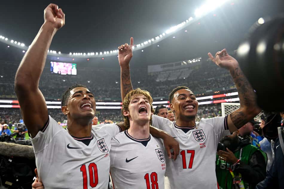 Anthony Gordon comemora vitória da Inglaterra na Copa do Mundo