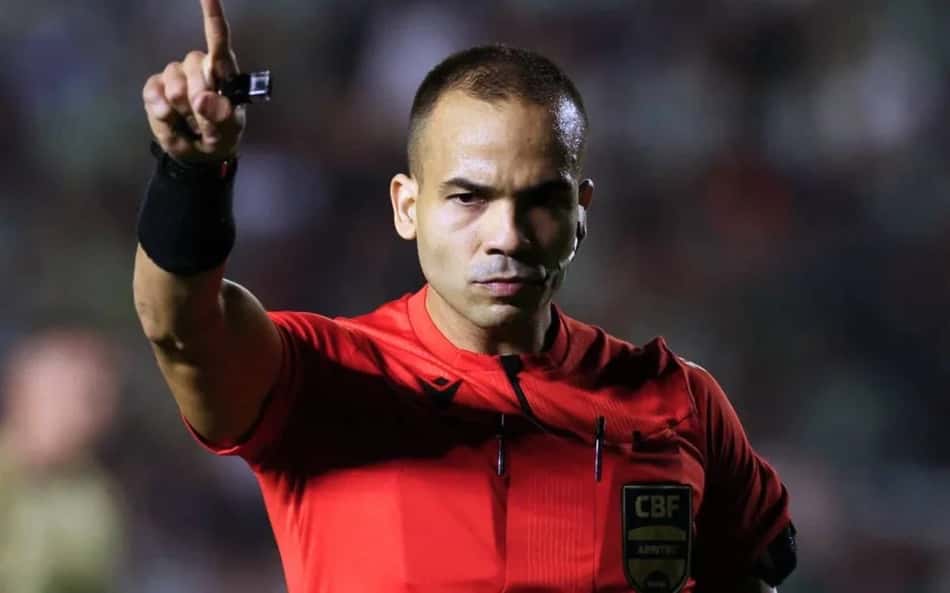 Quem é o árbitro de Vitória x Palmeiras? Alex Stefano já negou orientação do VAR