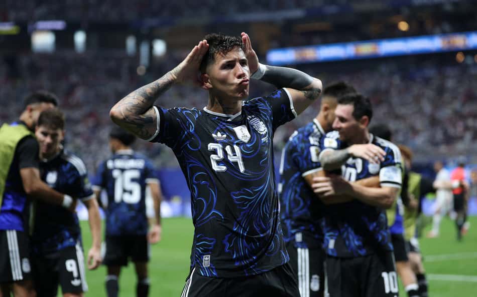 Entenda comemoração de Enzo Fernández em Inglaterra x Argentina