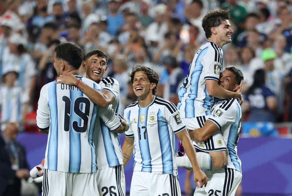 Jogadores da Argentina comemoram vitória sobre a Suíça na Copa do Mundo de 2026