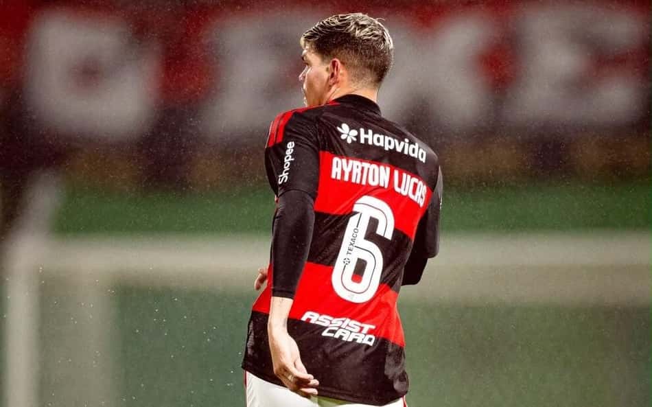 Ayrton Lucas durante Chapecoense x Flamengo
