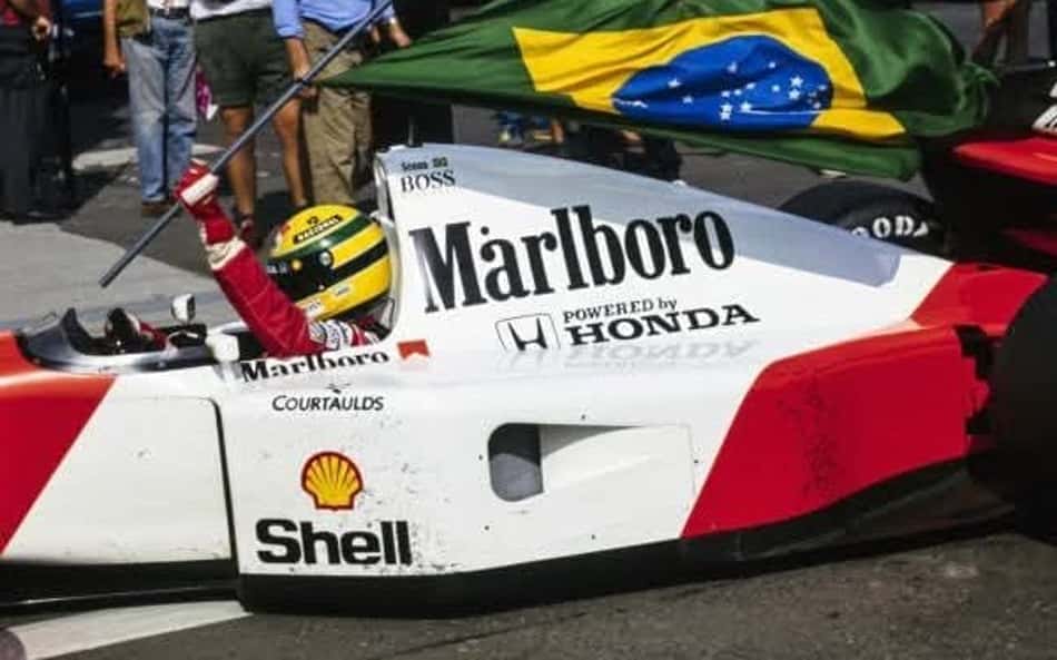 Ayrton Senna é reconhecido como Herói da Pátria
