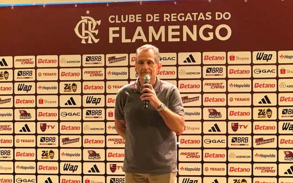 Luiz Eduardo Baptista, o Bap, faz pronunciamento antes de Flamengo x São Paulo