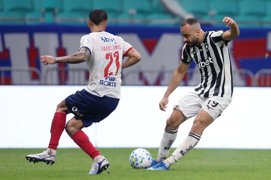 Arthur Cabral em campo na derrota do Botafogo para o Bahia