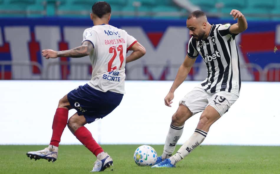 Arthur Cabral em campo na derrota do Botafogo para o Bahia