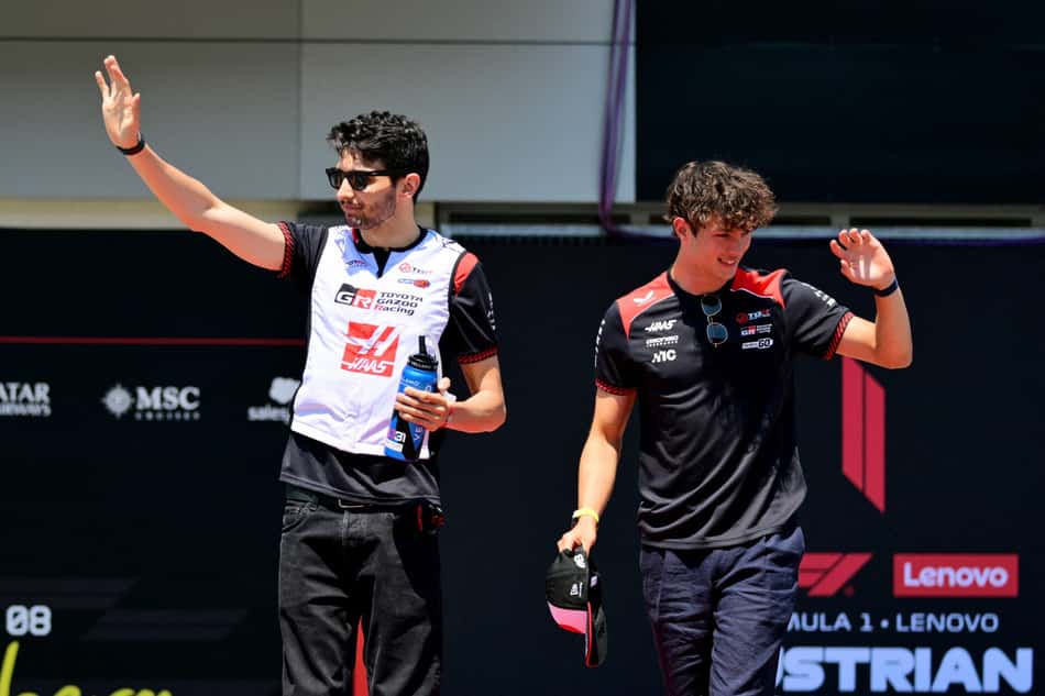 Esteban Ocon e Oliver Bearman no paddock do GP da Áustria pela F1 2026