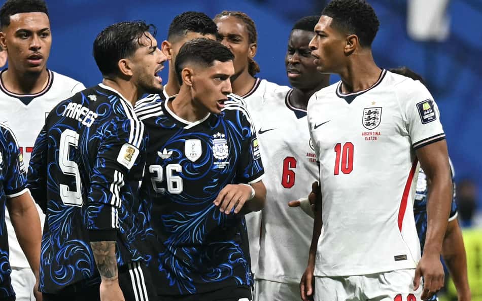 Bellingham dá tapa em adversário após Inglaterra e Argentina; veja
