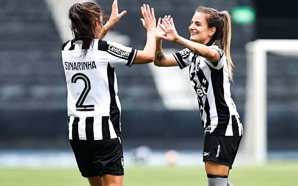 Natane comemora seu gol pelo Botafogo contra o Fluminense, na semifinal do Carioca Feminino