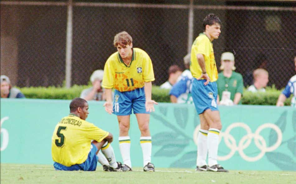 Jogadores da Seleção Brasileira lamentam eliminação para a Nigéria na semifinal das Olimpíadas de Atlanta 1996