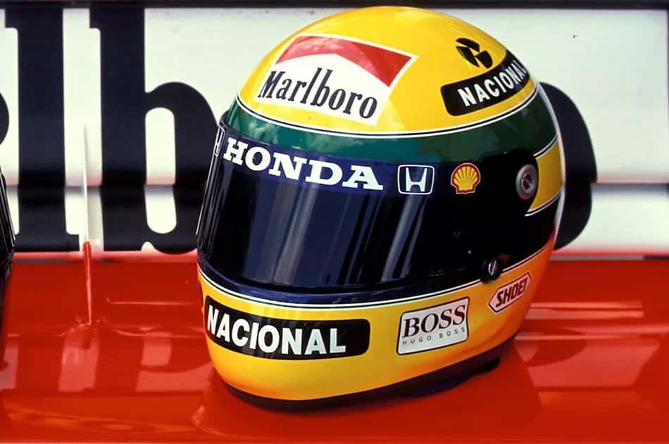 Capacete usado por Ayrton Senna em três etapas da temporada 1992 da Fórmula 1