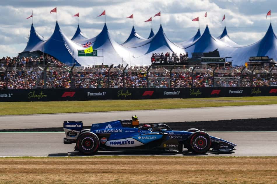 Carlos Sainz em ação no GP da Inglaterra pela F1 2026