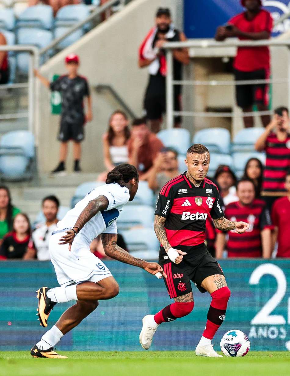 Cebolinha durante amistoso do Flamengo em Portugal
