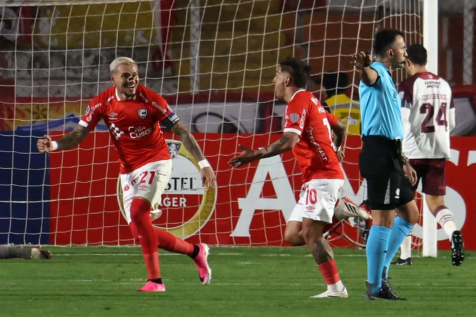 O Cienciano venceu o Lanús por 3 a 0 e será o adversário do Botafogo nas oitavas da Sul-Americana