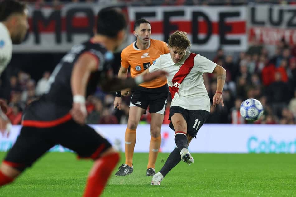 Facundo Colidio na partida entre River Plate e Barracas Central
