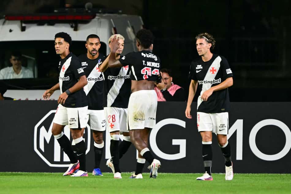 Com gol de Thiago Mendes, o Vasco venceu o Independiente Medellín pela Sul-Americana