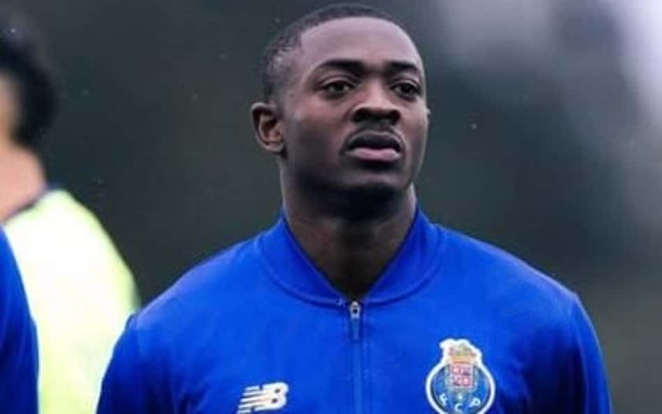 Botafogo encaminha contratação do volante angolano Domingos Andrade