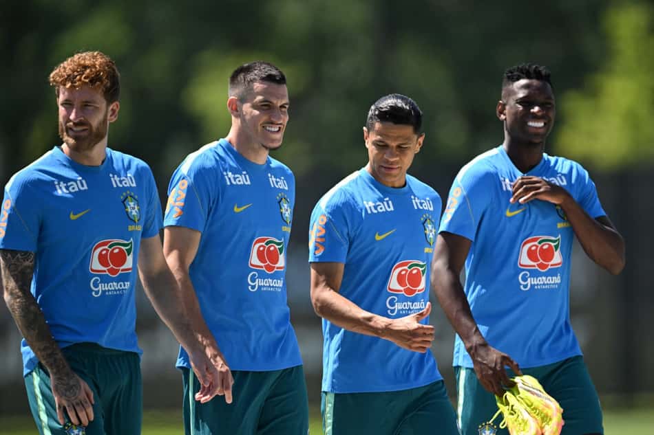 Léo Pereira, Bruno Guimarães, Douglas Santos e Luiz Henrique, durante treino da Seleção Brasileira