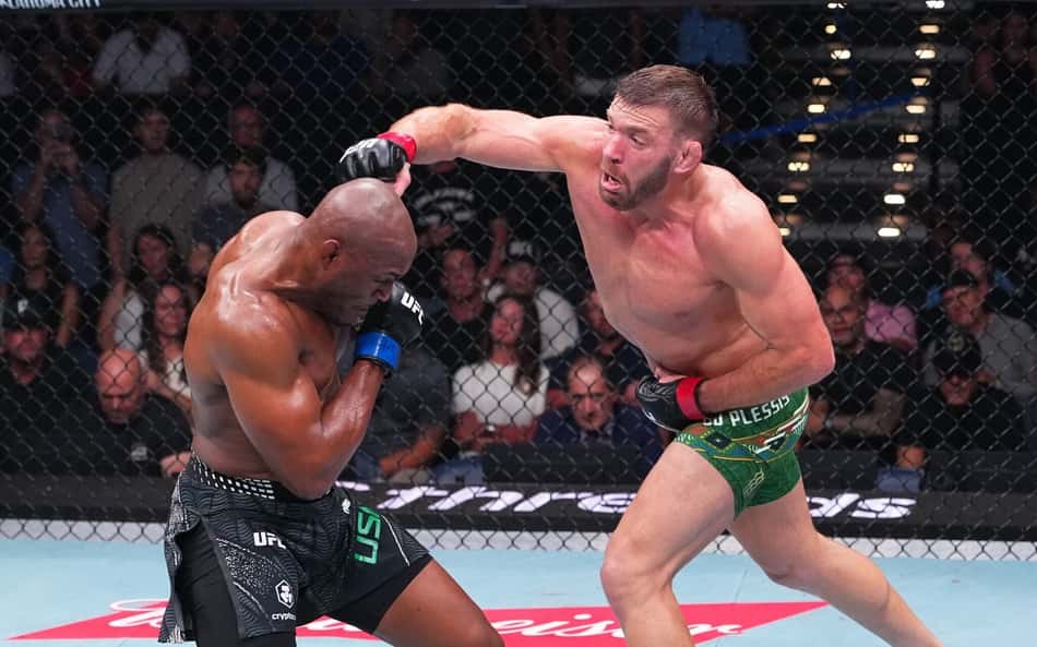 Dricus du Plessis e Kamaru Usman se enfrentaram no UFC Oklahoma City (Foto: Reprodução/UFC Brasil)
