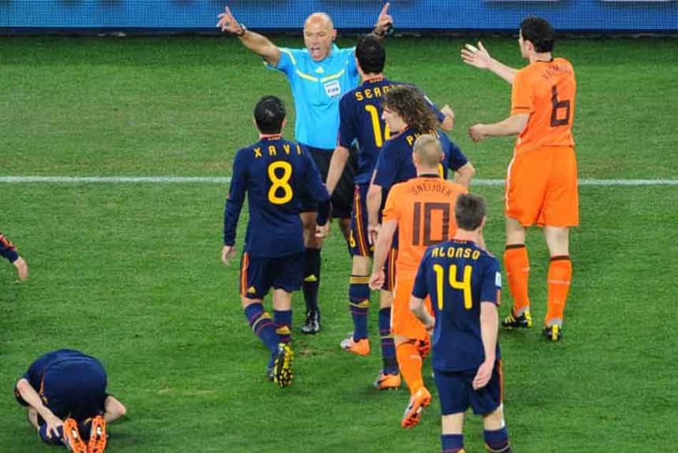 Xavi, Puyol, Xabi Alonso e Sergio Busquets na final da Copa do Mundo de 2010 entre Espanha e Holanda