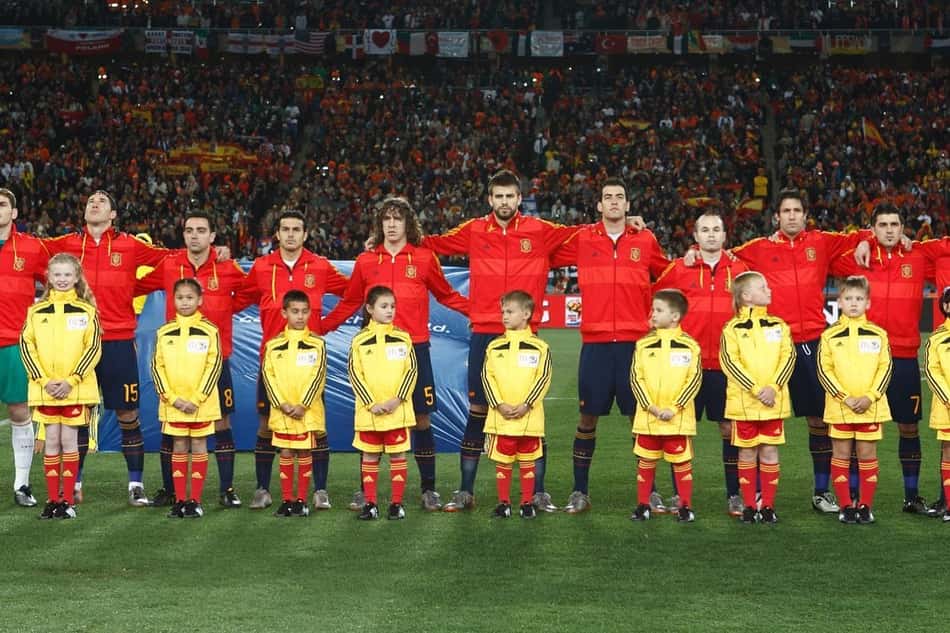 Jogadores da Espanha perfilados na Copa de 2010