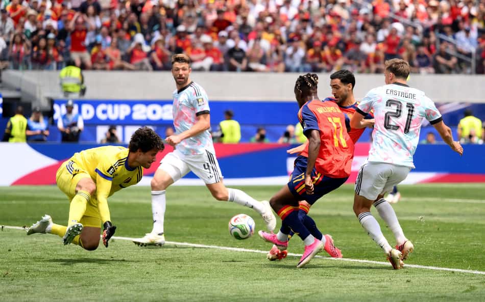 Merino marcou para a Espanha após falha de Lammens
