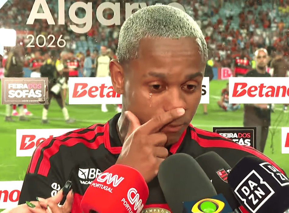 Wallace Yan chora durante entrevista após Benfica x Flamengo