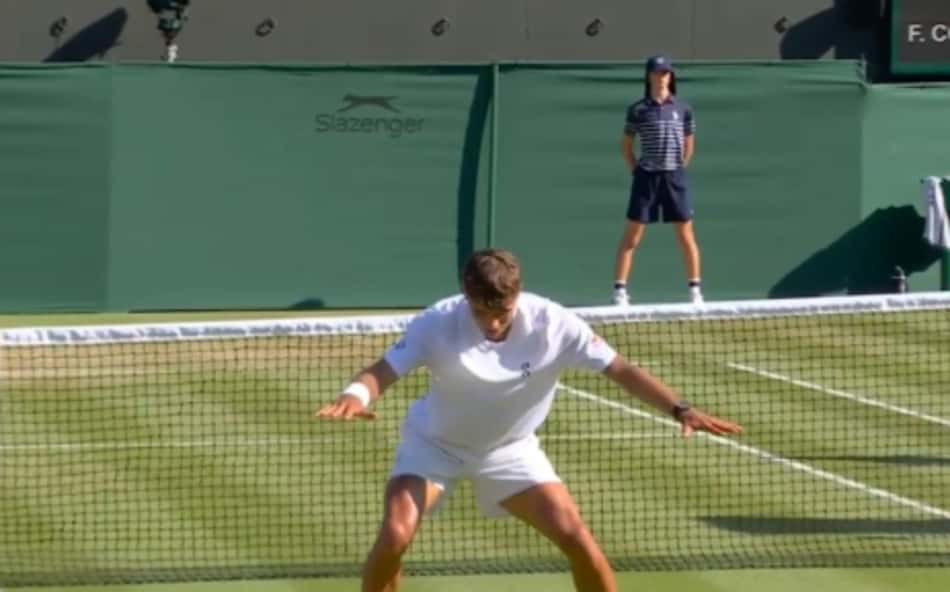 Tenista imita comemoração de Matheus Cunha após vitória em Wimbledon