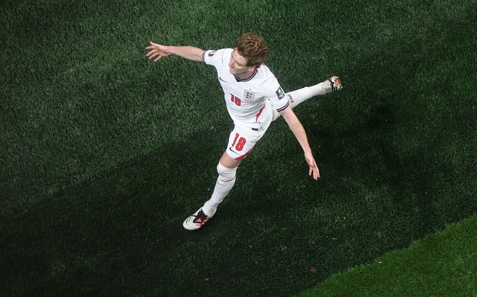 Anthony Gordon quebra escrita na semifinal e coloca Inglaterra na frente
