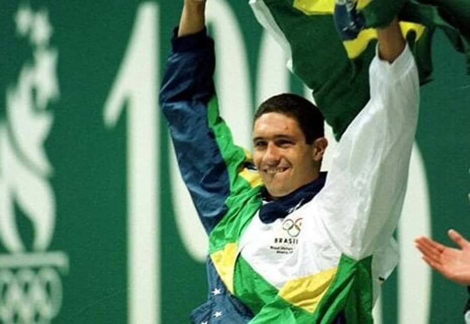 Gustavo Borges comemora medalha de prata nos Jogos Olímpicos de Atlanta 1996