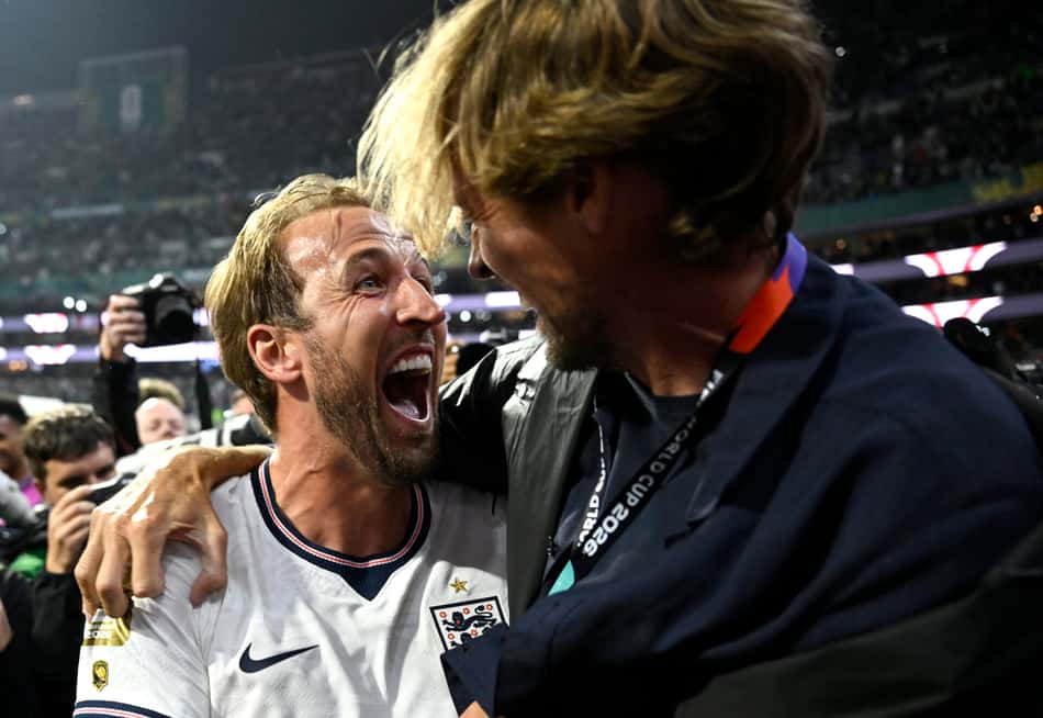 Harry Kane comemora classificação da Inglaterra diante do México