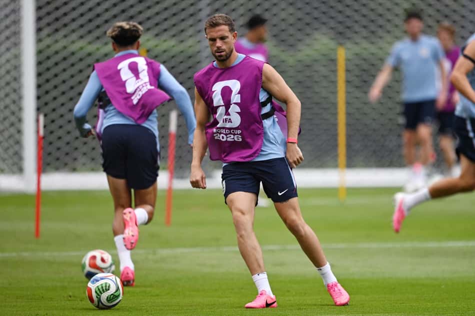 Henderson, da Inglaterra, utilizou as redes sociais para enviar recado a companheiros antes de confronto decisivo pela Copa