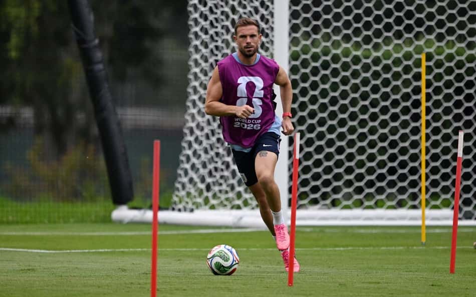 Fora da Copa, Henderson publica mensagem à Inglaterra após cirurgia