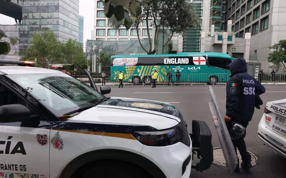 A segurança foi reforçada no hotel em que a seleção da Inglaterra ficará hospedada para encarar o México pela Copa do Mundo