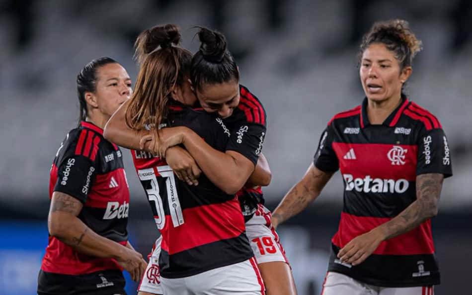 Jogadoras do Flamengo comemoram gol contra o Botafogo em jogo válido pelo Campeonato Brasileiro Feminino (Foto: Reprodução / Instagram)