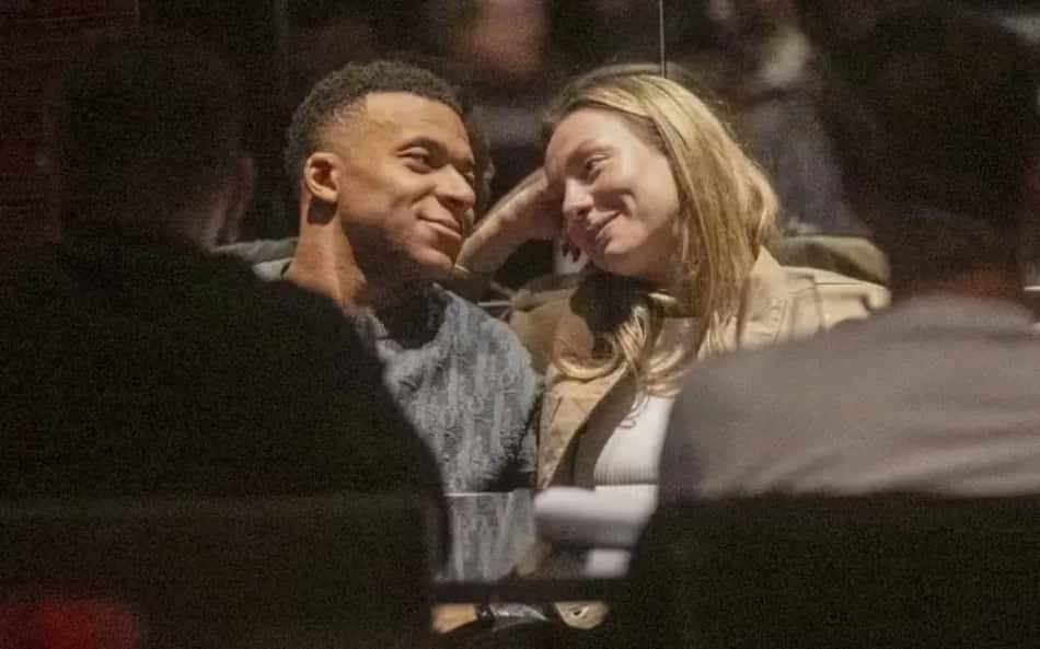 Ester Expósito e Mbappé juntos em restaurante
