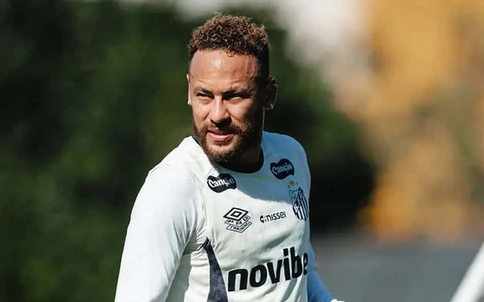 Neymar durante treino do Santos após a Copa do Mundo