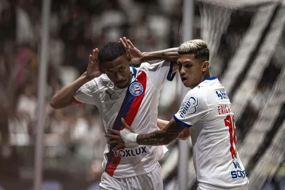 Ademir comemora gol do Bahia